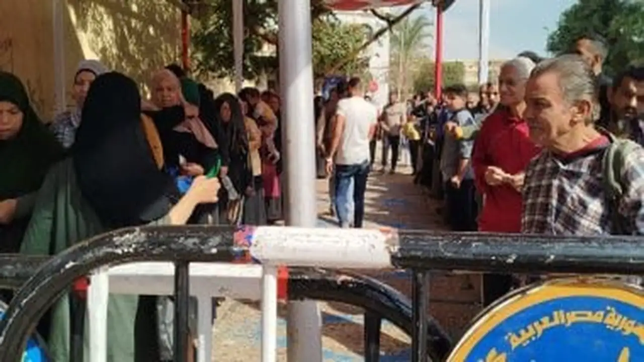 استئناف التصويت في مدينة 15 مايو بعد انتهاء ساعة الراحة بـانتخابات النواب